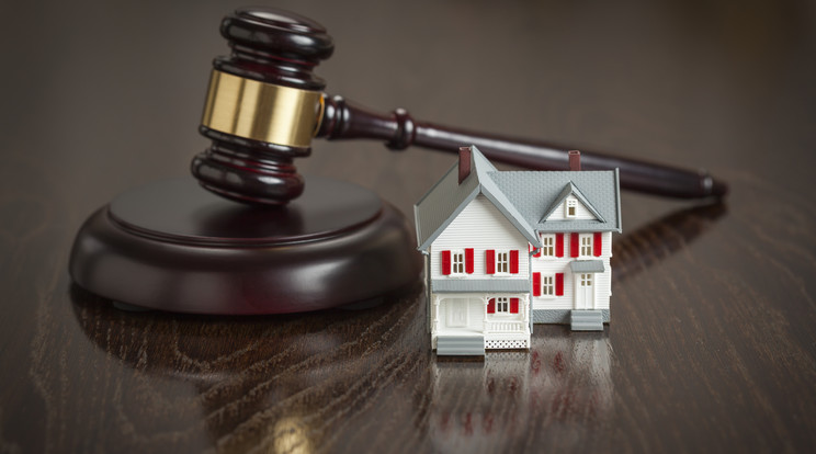 Ezek a leggyakoribb tévhitek a kilakoltatásról: kisgyermekes családok, súlyos betegséggel élő, ápolásra szoruló emberek is utcára kerülhetnek