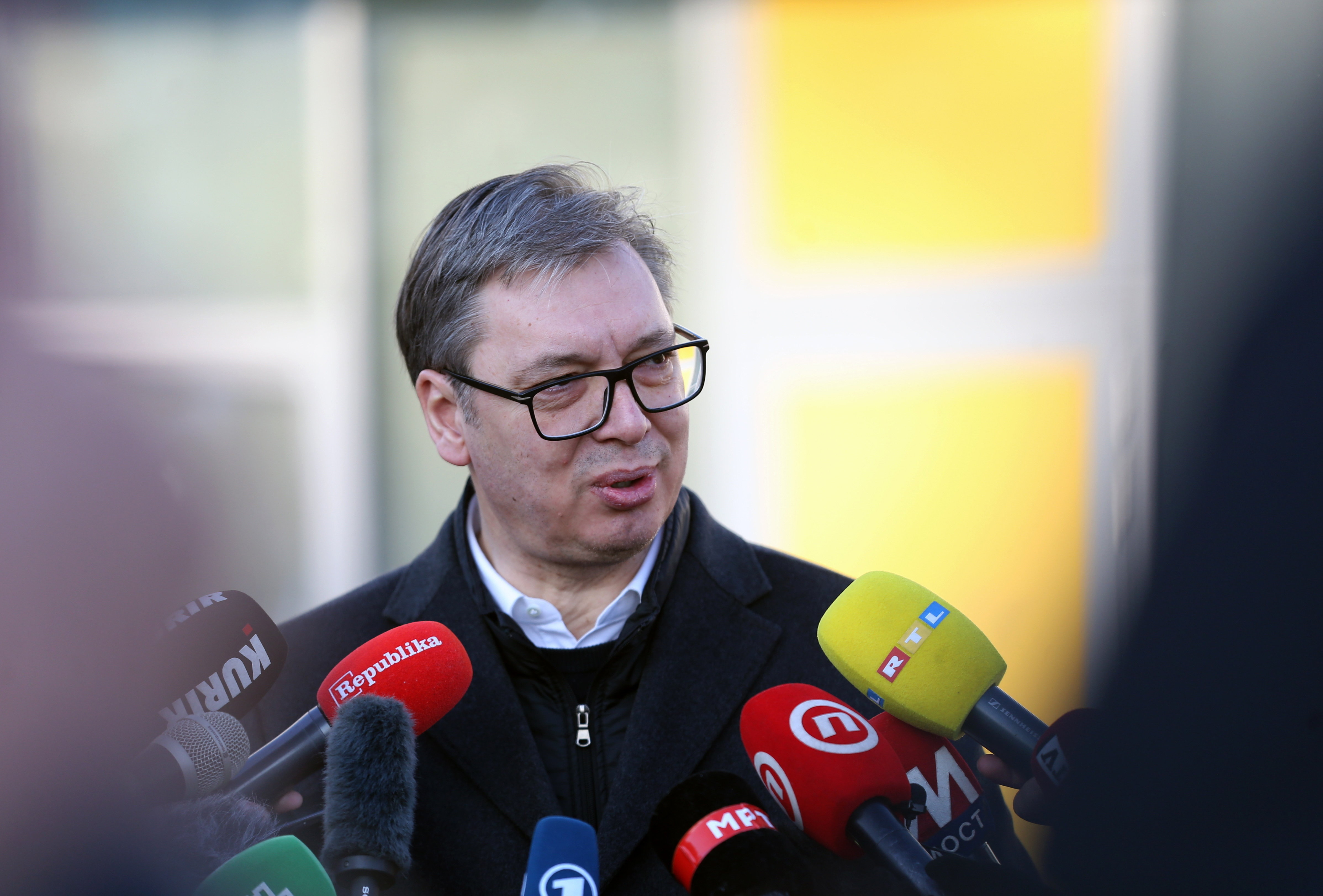 Eldőlt: elsöprő többséggel nyertek választást Szerbiában Orbán szövetségesei