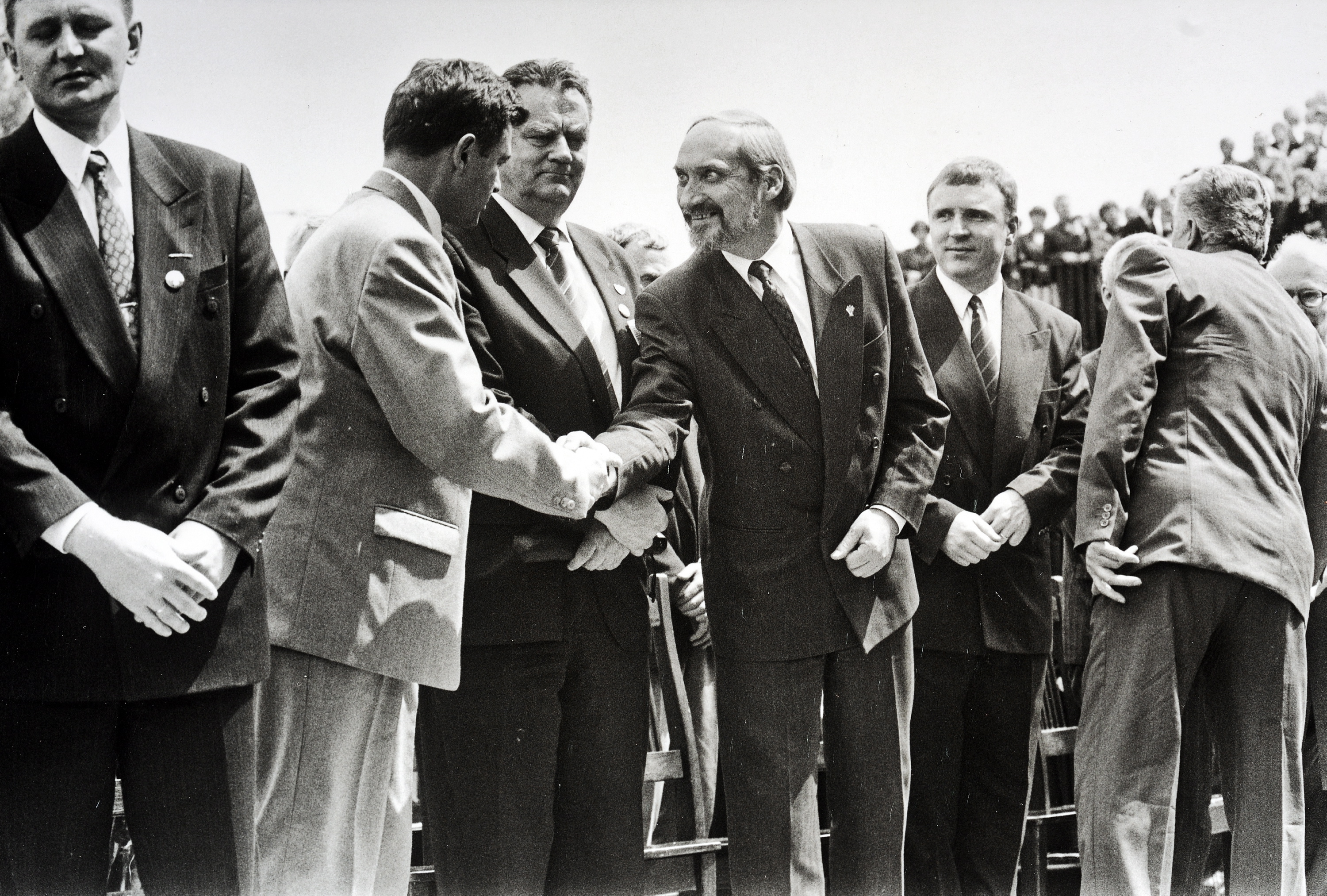 Obchody 20. rocznicy ursuskiego strajku. Od lewej: Marian Krzaklewski, Jan Olszewski, Antoni Macierewicz i Jacek Kurski, Warszawa-Ursus, 24 czerwca 1996 r