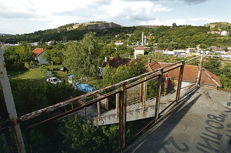 Pasarela na kojoj je nasilnik pretio dečaku da će ga baciti dole