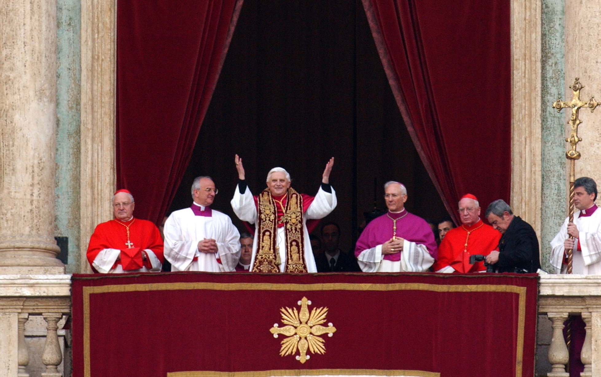Papież Benedykt XVI ustępuje