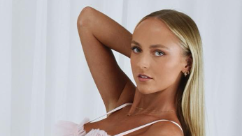 Kirúgták a munkahelyéről a fiatal nőt, aki egy év alatt 300 emberrel feküdt le – nemtől függetlenül