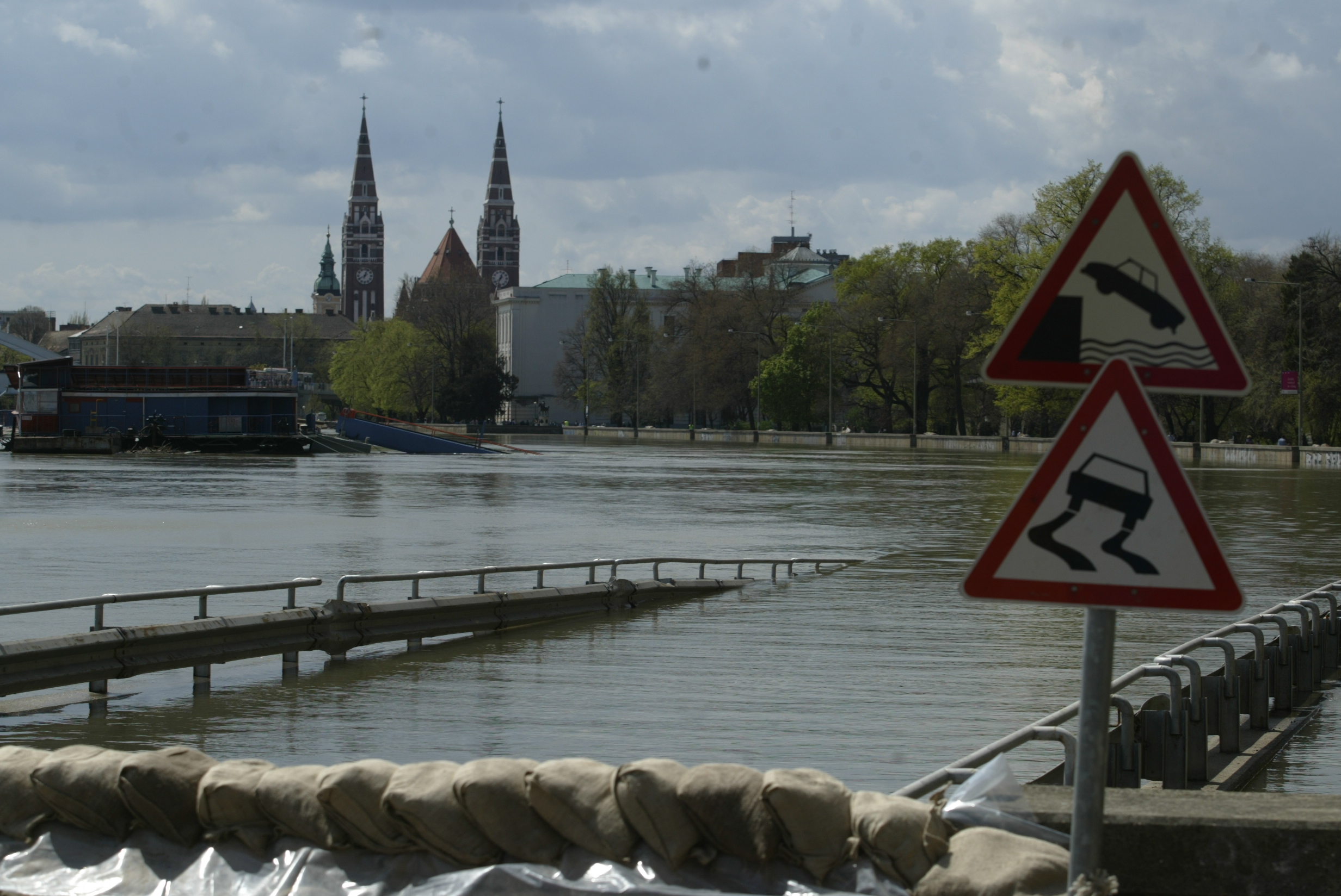 Harmadfokú készültség a magyarországi folyókon: hatalmas árhullámok jönnek