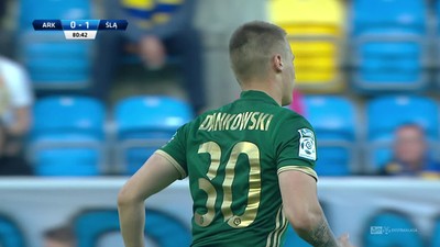 Arka - Śląsk (0:1): Ciekawa kombinacja wrocławian przy rzucie wolnym. Kosecki i Robak zamarkowali strzał, a Dankowski omal nie zaskoczył Steinborsa
