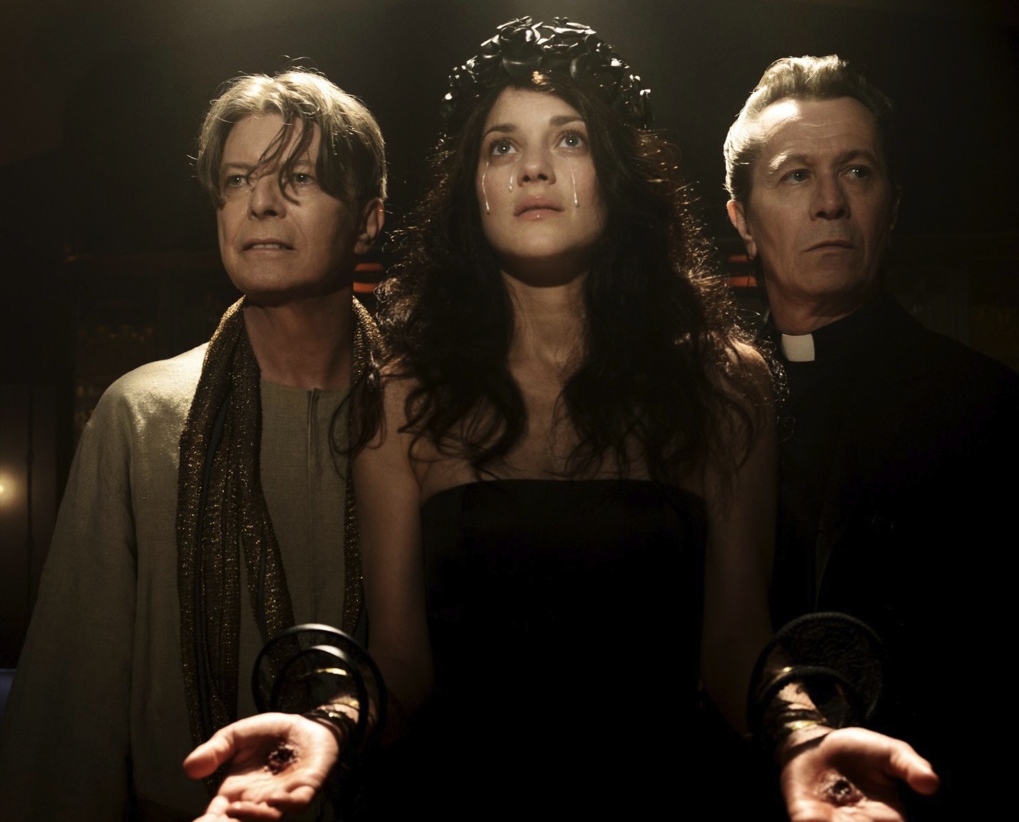 David Bowie, Marion Cotillard i Gary Oldman w klipie do