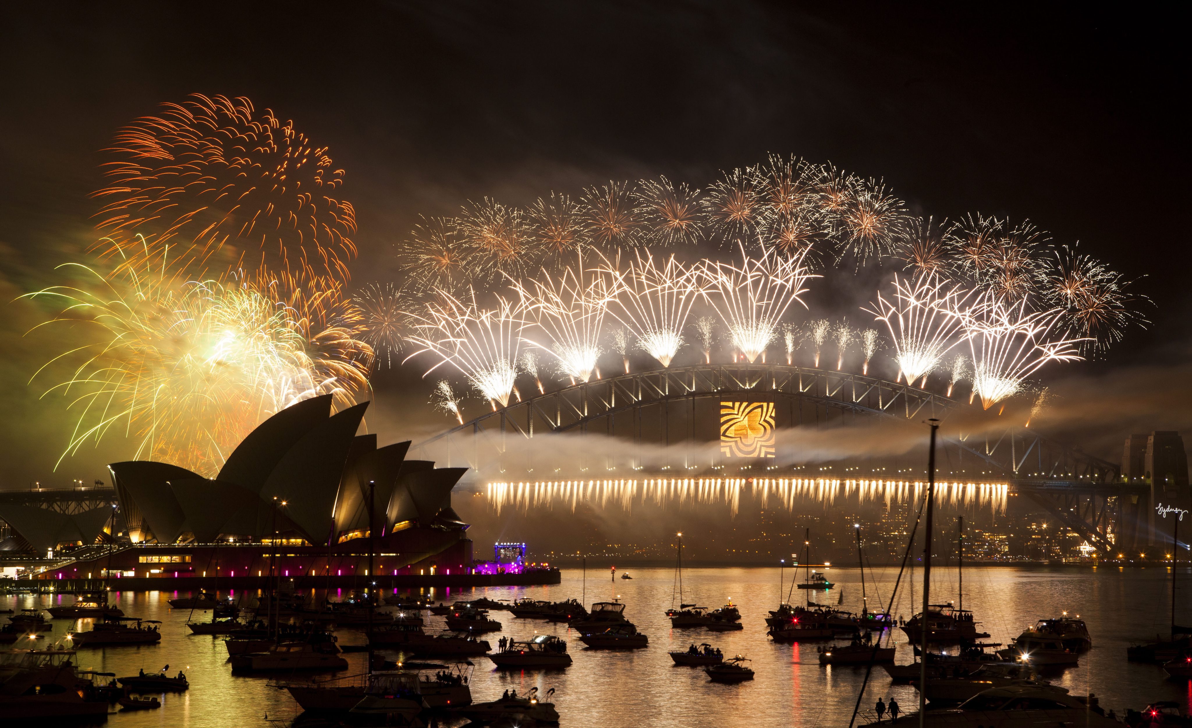 Sydney wita 2013 rok