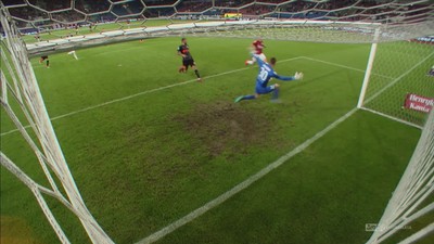Wisła K. - Zagłębie (1:0): Fantastyczna interwencja Hładuna! Bramkarz odbija strzał Boguskiego metr od bramki!