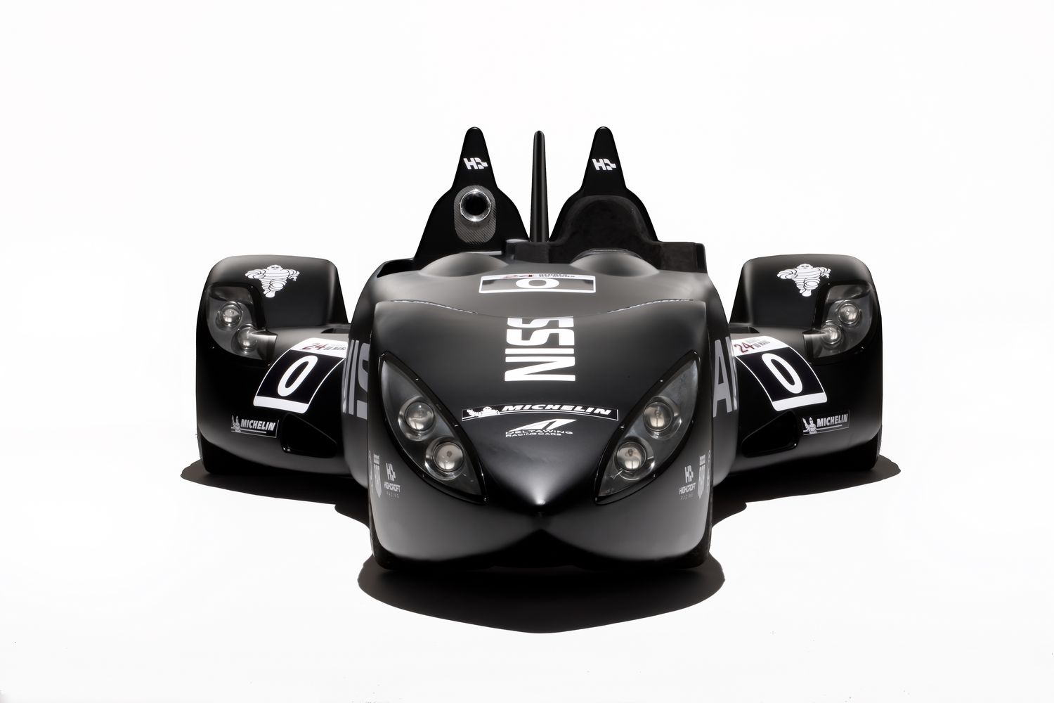 Podobnie jak grupa All American Racers Guernseya Elan także ma na koncie wiele udanych projektów i konstrukcji, w tym podwozie G-Force wygrywające mistrzostwa Indy 500 i IndyCar, DP01 Champ Car, podwozie DP09 Superleague Formula czy samochody startujące w IMSA Lites i F2000 w USA