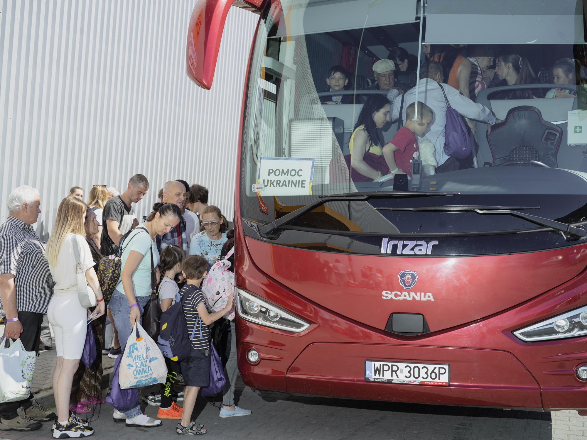 Uchodźcy wyjeżdżają z Nadarzyna do innych miast, 24 czerwca 2022 r.