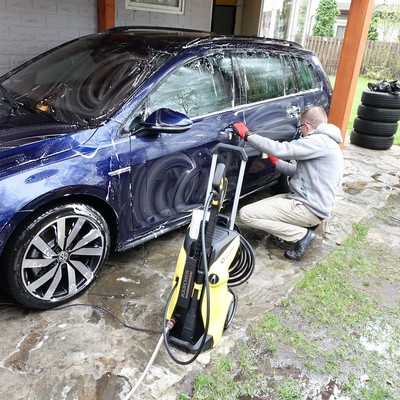 Jak wybrać myjkę ciśnieniową i jak jej użyć?