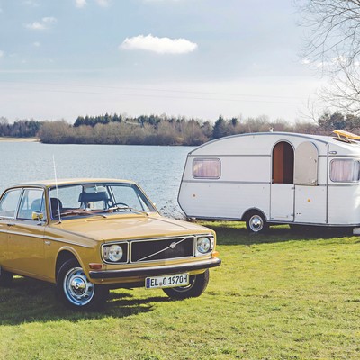 Volvo 142 DL - wakacje z przyczepką