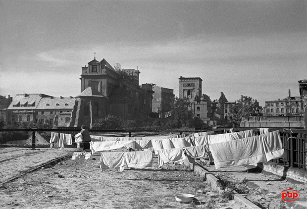 Warszawa 1946, fot. PAP/Jerzy Baranowski