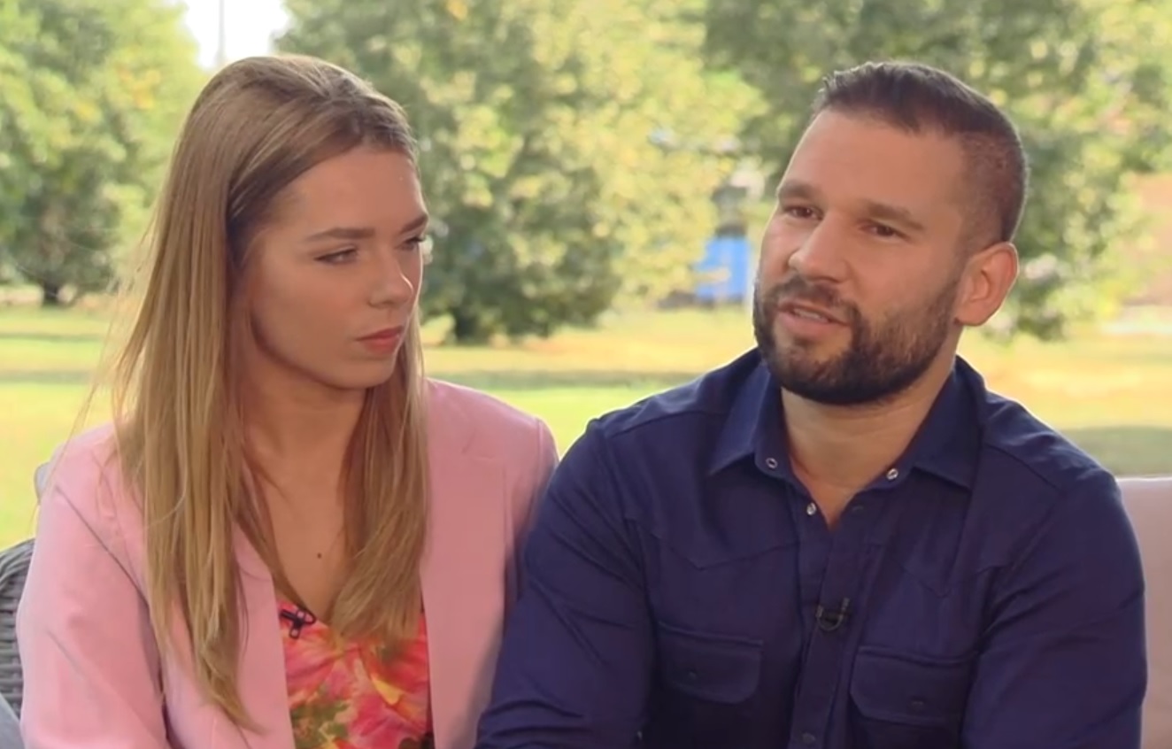 Itt az újabb reptér balhé: ezúttal Rácz Jenőék gépe nem indult el - "Elrontják komolyan mondom minden egyes alkalommal a nyaralásunkat "