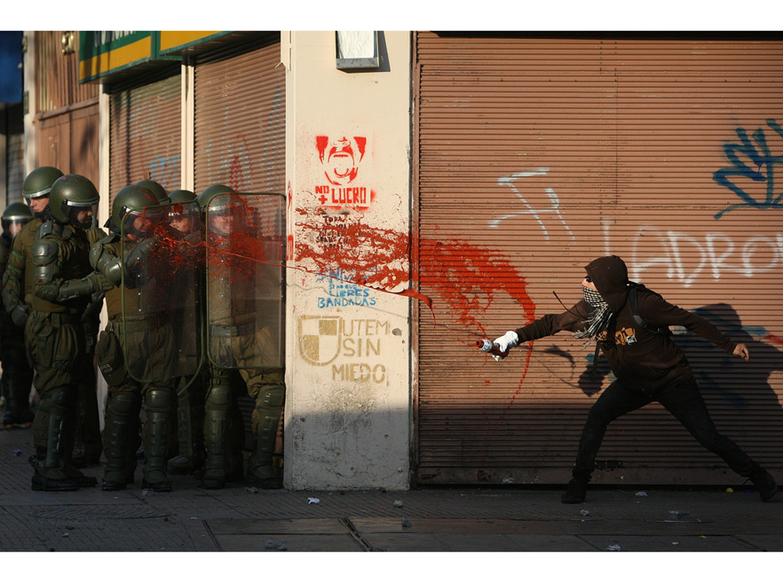 Protest studentów i uczniów szkół średnich domagających się poprawy jakości i wolnego dostępu do edukacji. Santiago, Chile, 9 sierpnia 2011