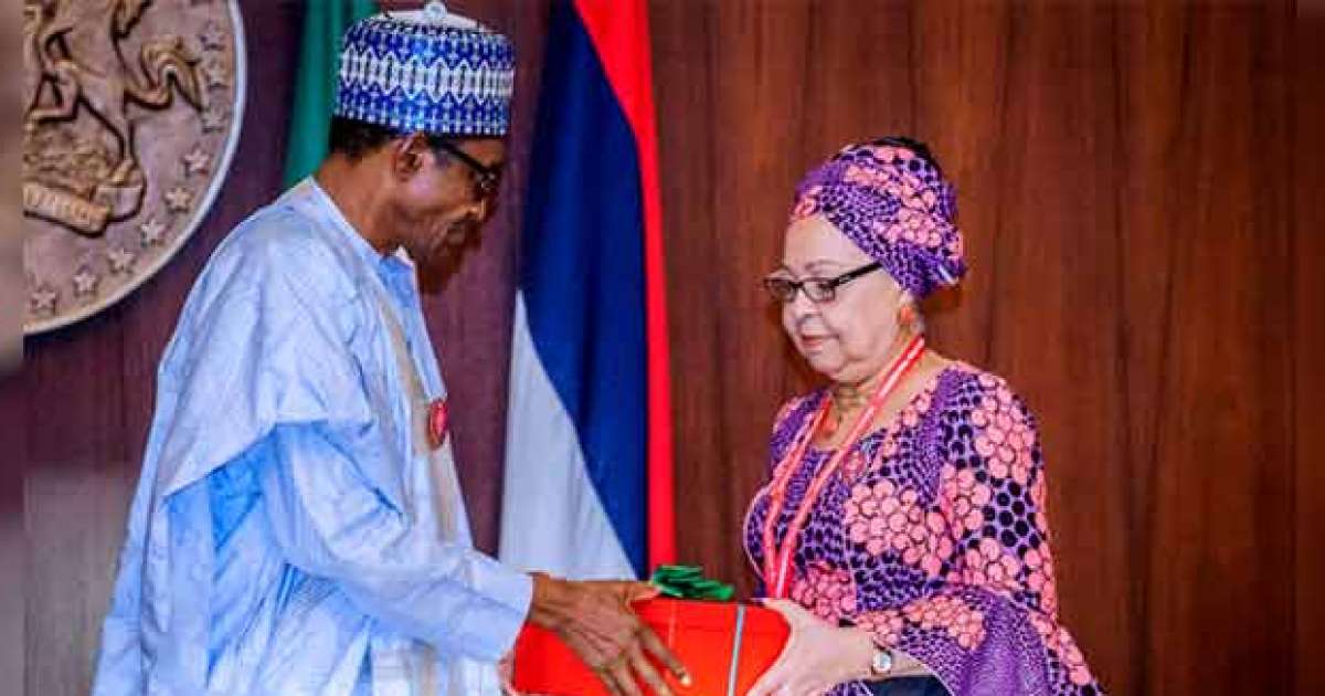 President Muhammdu Buhari receiving the report of the Tripartite Committee on the Review of National Minimum Wage from the Committee Chairman, Mrs Amal Pepple, at the State House on November 6, 2018. (Presidency)