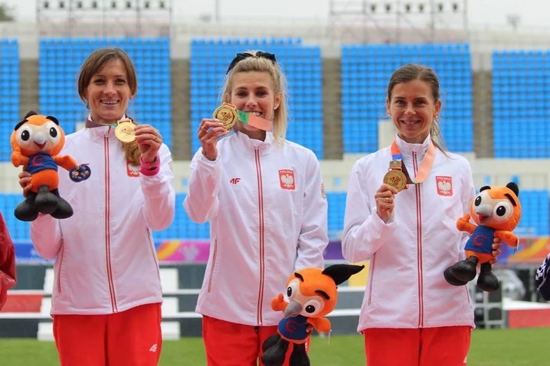 Olga Kalendarova-Ochal, Iwona Bernardelli i Monika Stefanowicz to największe biegowe gwiazdy w strukturach Wojska Polskiego. Stawały m.in. na podium w prestiżowych Wojskowych Igrzyskach w Mungyeong. Indywidualnie zdobyły, jako reprezentantki polskiej armii, aż 13 medali