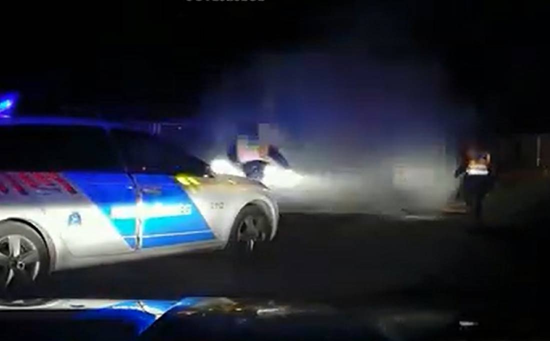 Részegen, jogsi nélkül száguldott a rendőrök elől a pápai ámokfutó - döbbenetes látvány a járőrkocsi fedélzeti kameráján