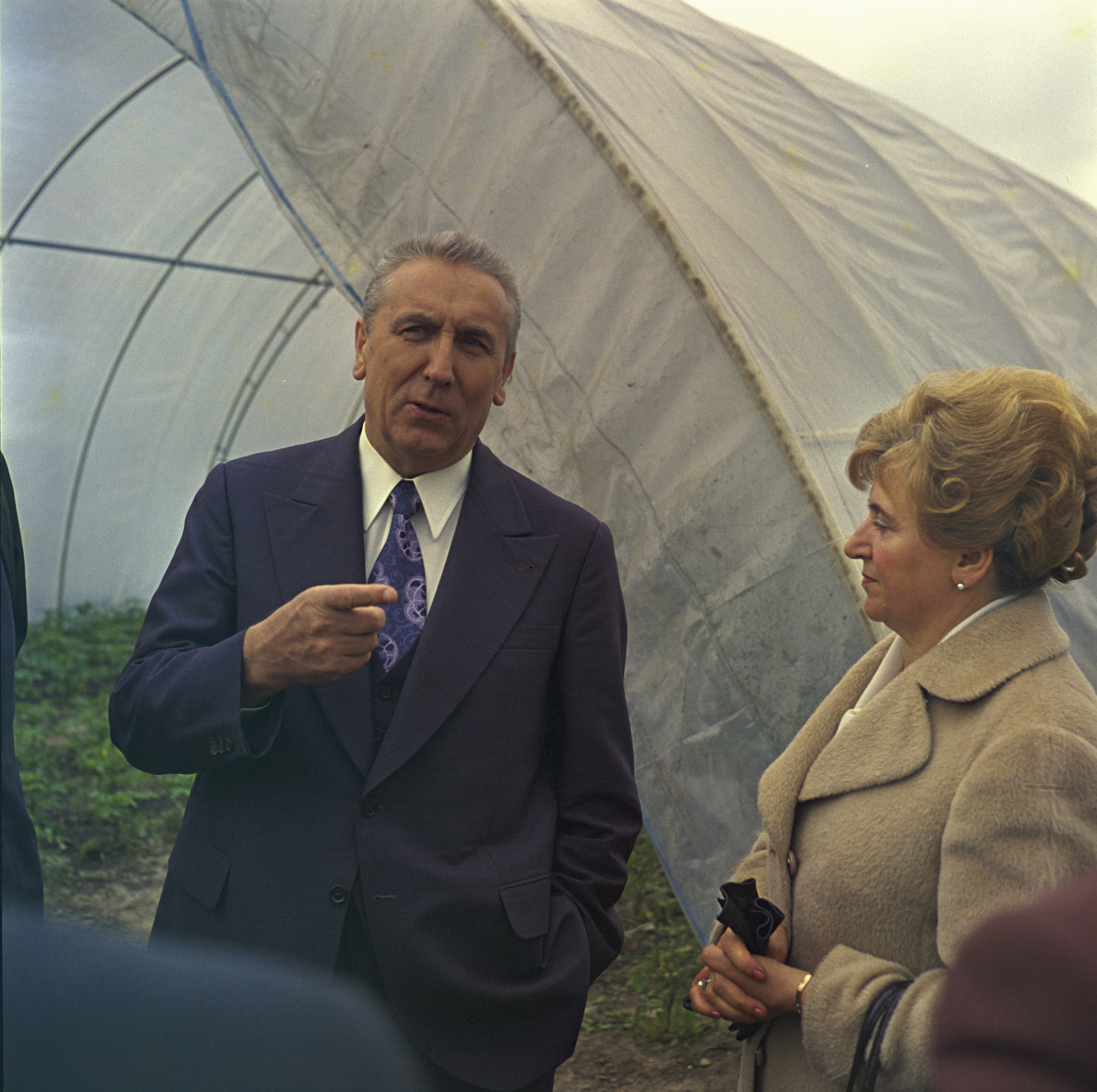 Wizyta Edwarda Gierka wraz z małżonką Stanisławą w Instytucie Sadownictwa i Warzywnictwa w Skierniewicach, maj 1974 r.