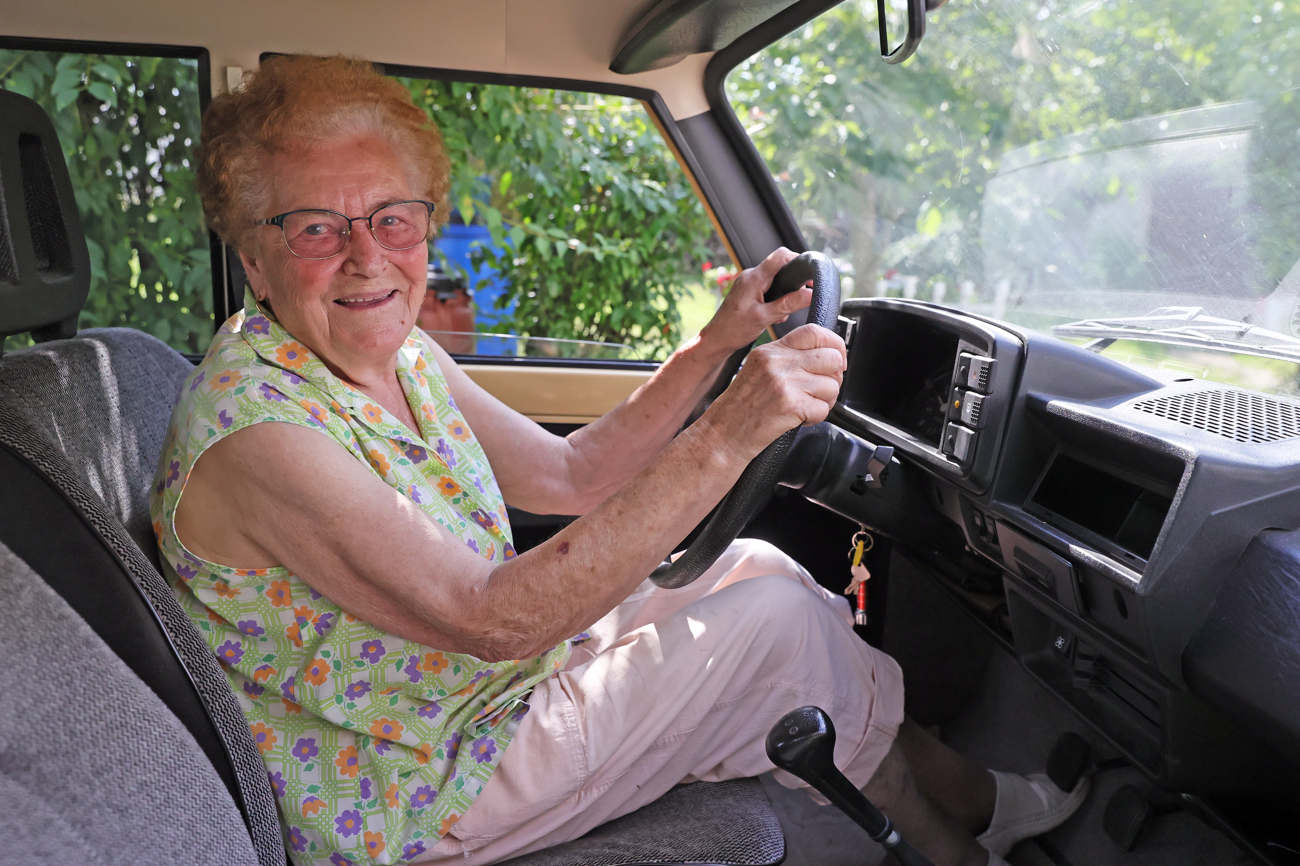 58 éve vezet, soha nem volt még balesete a 91 éves Irma néninek - Blikk