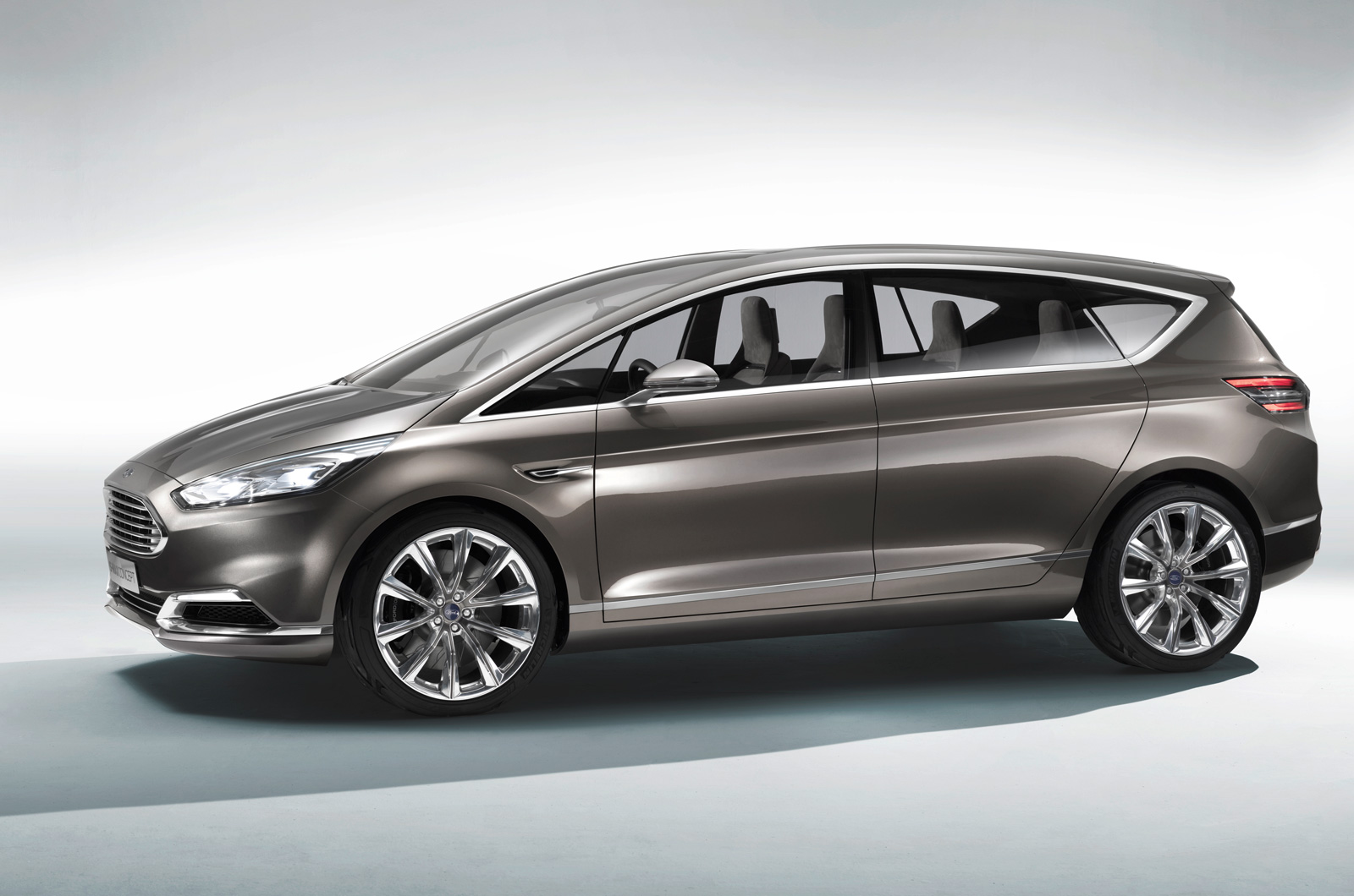 Ford s-max koncept zadebiutuje w czasie wrześniowego salonu samochodowego we Frankfurcie. Nowy s-max drugiej generacji w wersji produkcyjnej pojawi się w 2014 roku. Niewykluczone, że wzorem nowego mondeo, pod maską tego dużego vana pojawi się trzycylindrowy turbodoładowany silnik 1.0.
