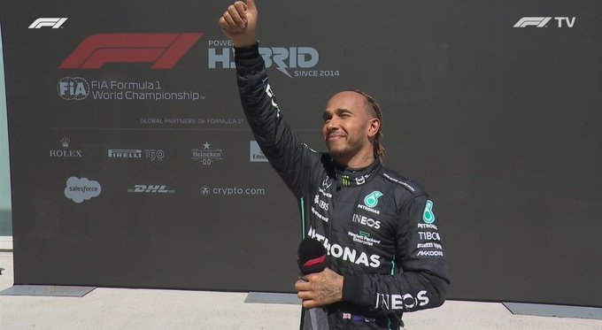 George Russell defends Sir Lewis Hamilton