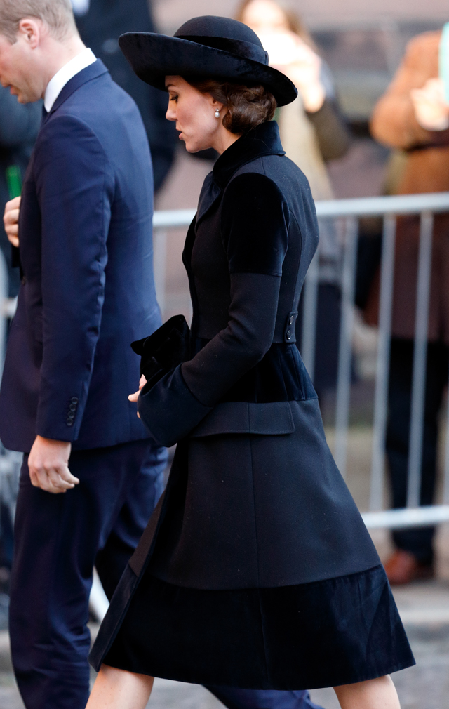 Tippelj, hány Alexander McQueen kabátja van Katalin hercegnének? - Glamour