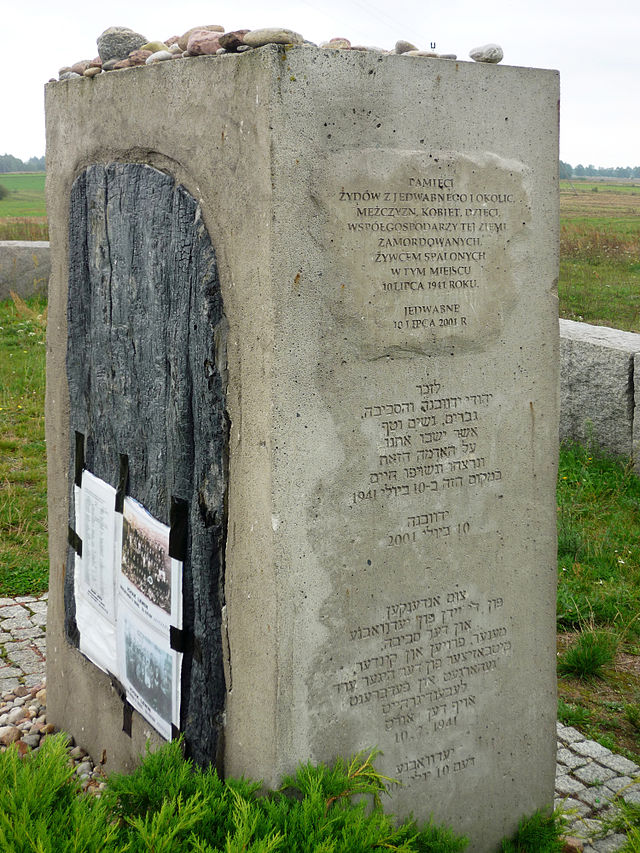 Pomnik w Jedwabnem