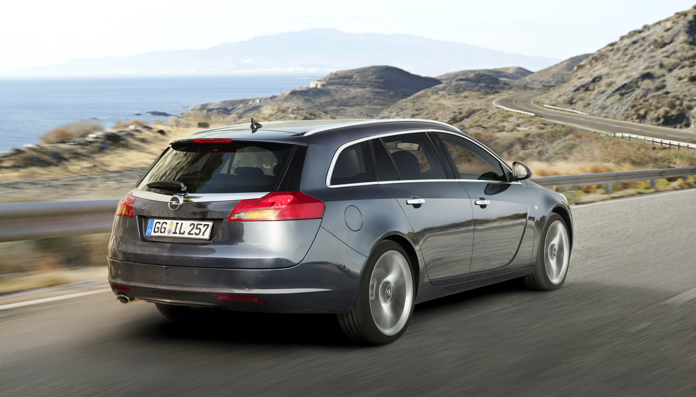 Wszystkie te cuda dostanie też Opel Insignia Sports Tourer, czyli kombi które pojawi się wiosną 2009 roku