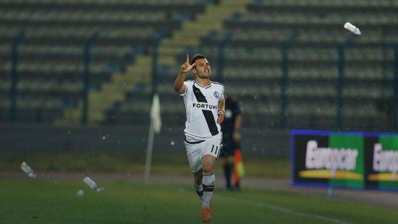 Nemanja Nikolic Celebrate & # x105; cy gateway & # x119; in the match against FK Kukësi