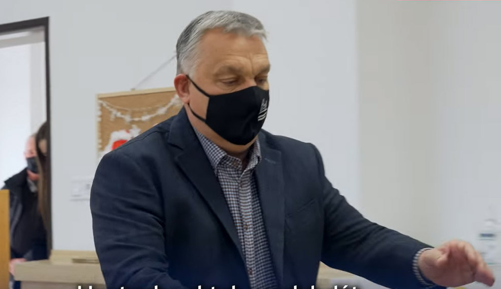 Orbán Viktor személyesen vitt ajándékot az óvodásoknak - Blikk