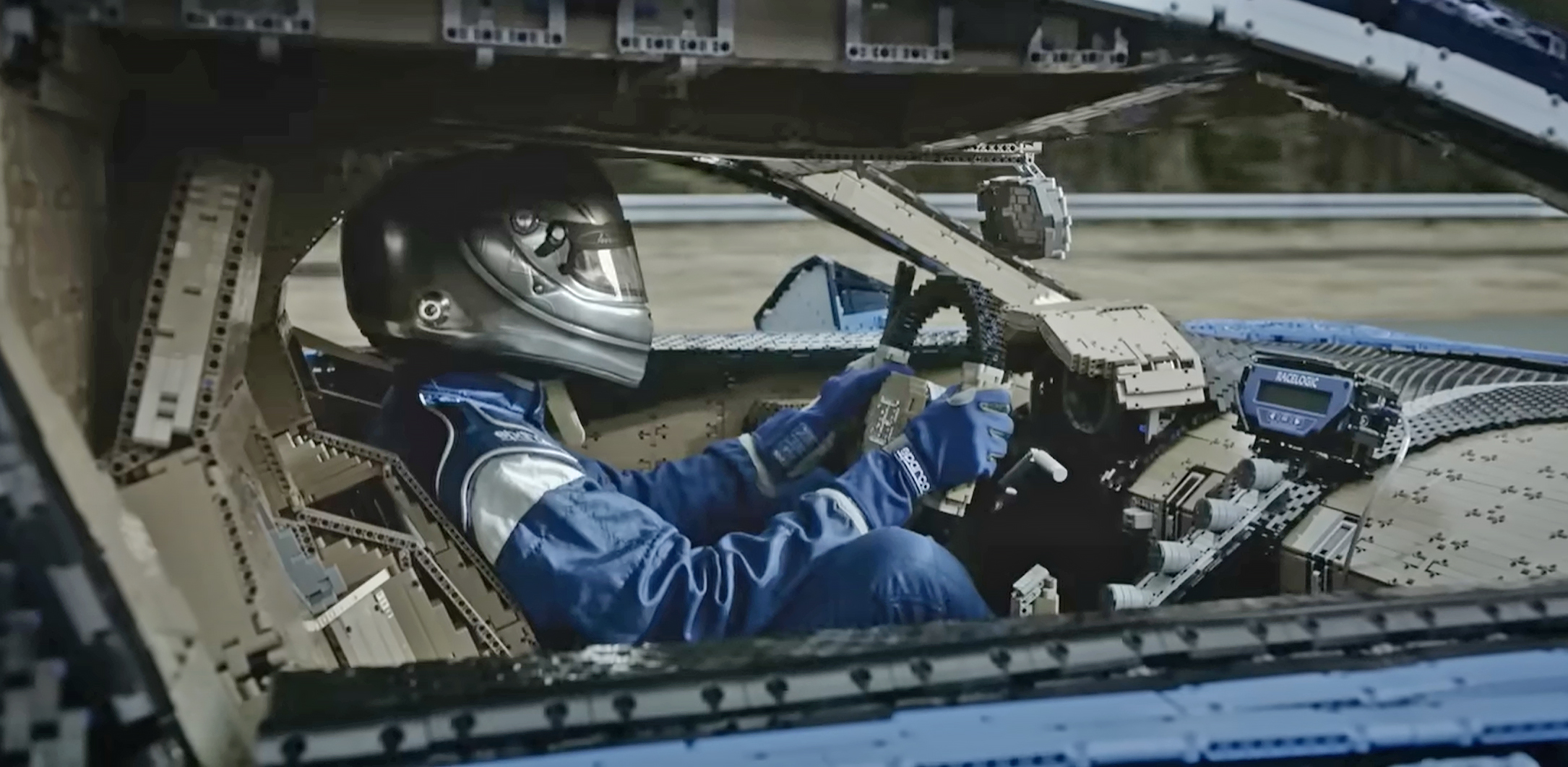 Ezt látni kell! Bugatti Chiront építettek egymillió darab legóból  – videó