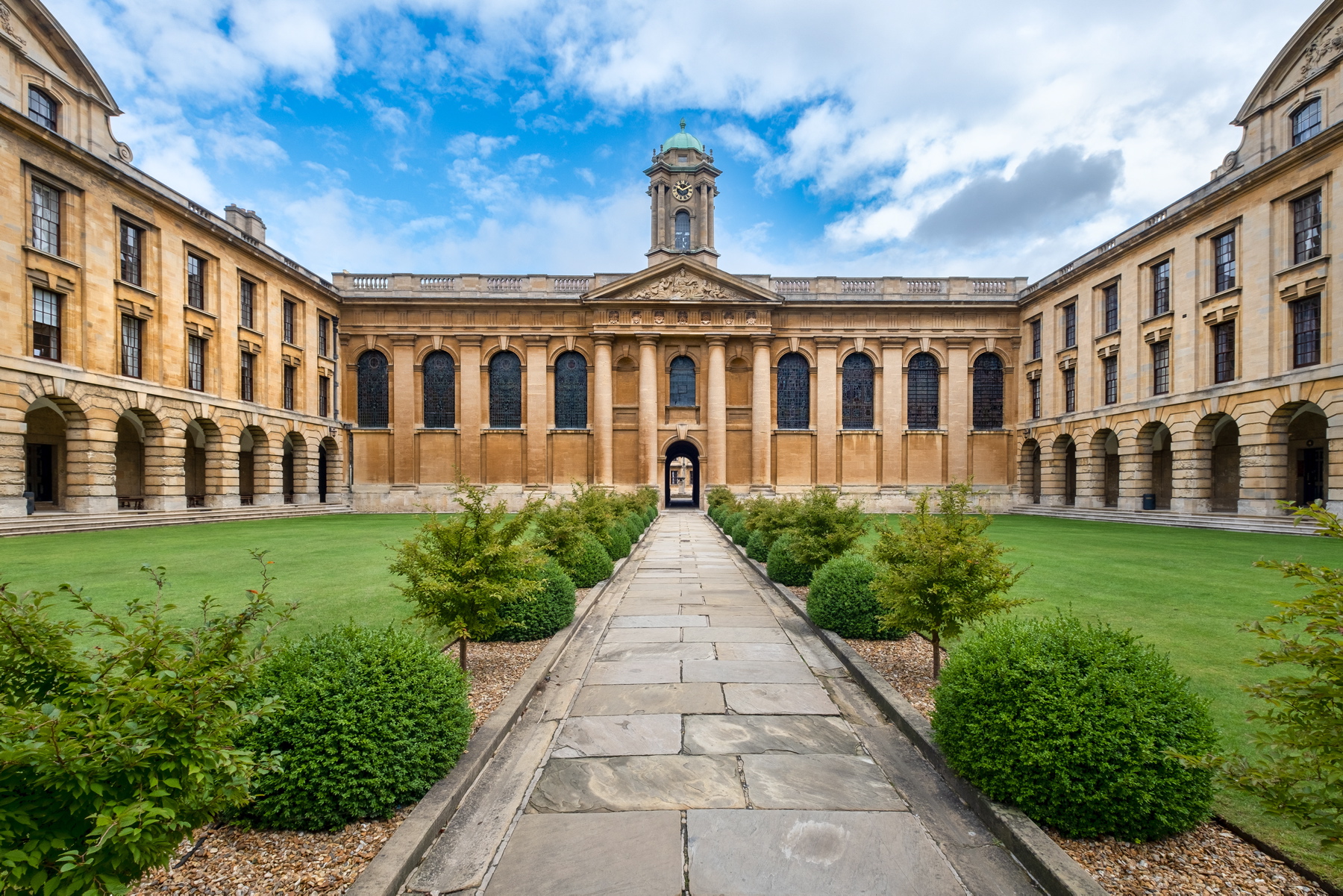 The Queen’s College – jedno z kolegiów Uniwersytetu Oksfordzkiego w Anglii założone w 1341 r. przez Roberta de Eglesfielda na cześć królowej Filipy z Hainault.