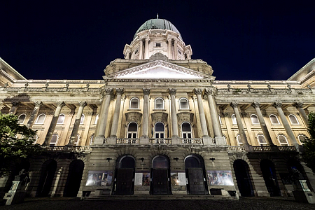 A hétvégi viharokban beázott a Magyar Nemzeti Galéria: a műtárgyakat is elérhette a víz