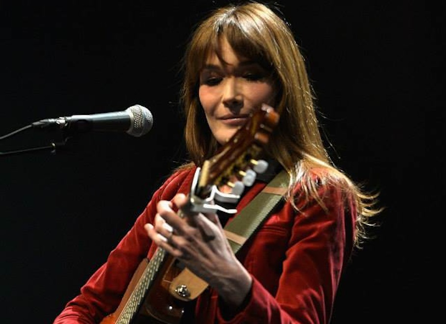 Carla Bruni intymnie w Olympii