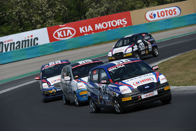 Na węgierskim torze Hungaroring z piskiem opon wystartowały Wyścigowe Samochodowe Mistrzostwa Polski. Pierwszym liderem Picanto Lotos Cup po wygraniu obu wyścigów, został Michał Kijanka. Zaś w cee’d Lotos Cup dwukrotnie zwyciężał Kamil Raczkowski.