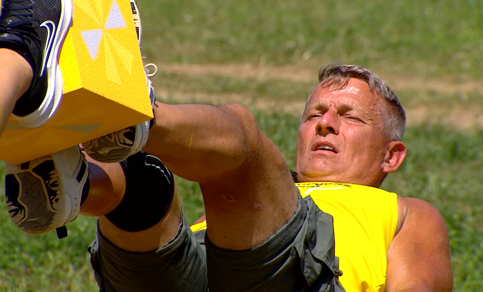 Elképesztő fordulat – Rékasi Károlynak el kellett hagynia a Farm VIP-t: amputációval fenyegette az orvos