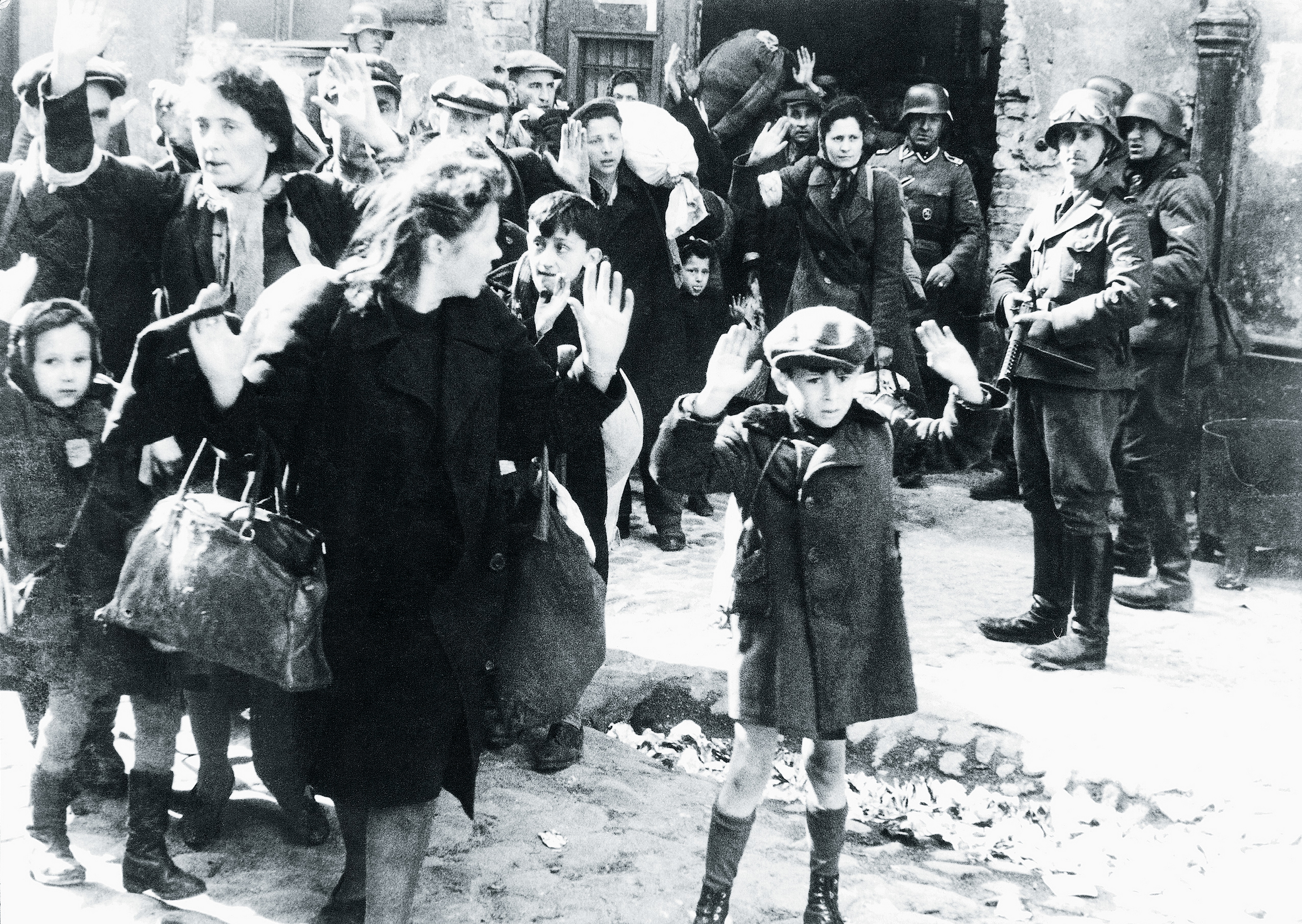 Po stłumieniu w 1943 roku powstania w warszawskim getcie hitlerowcy wywieżli pozostałych przy życiu do obozu zagłady w Treblince.