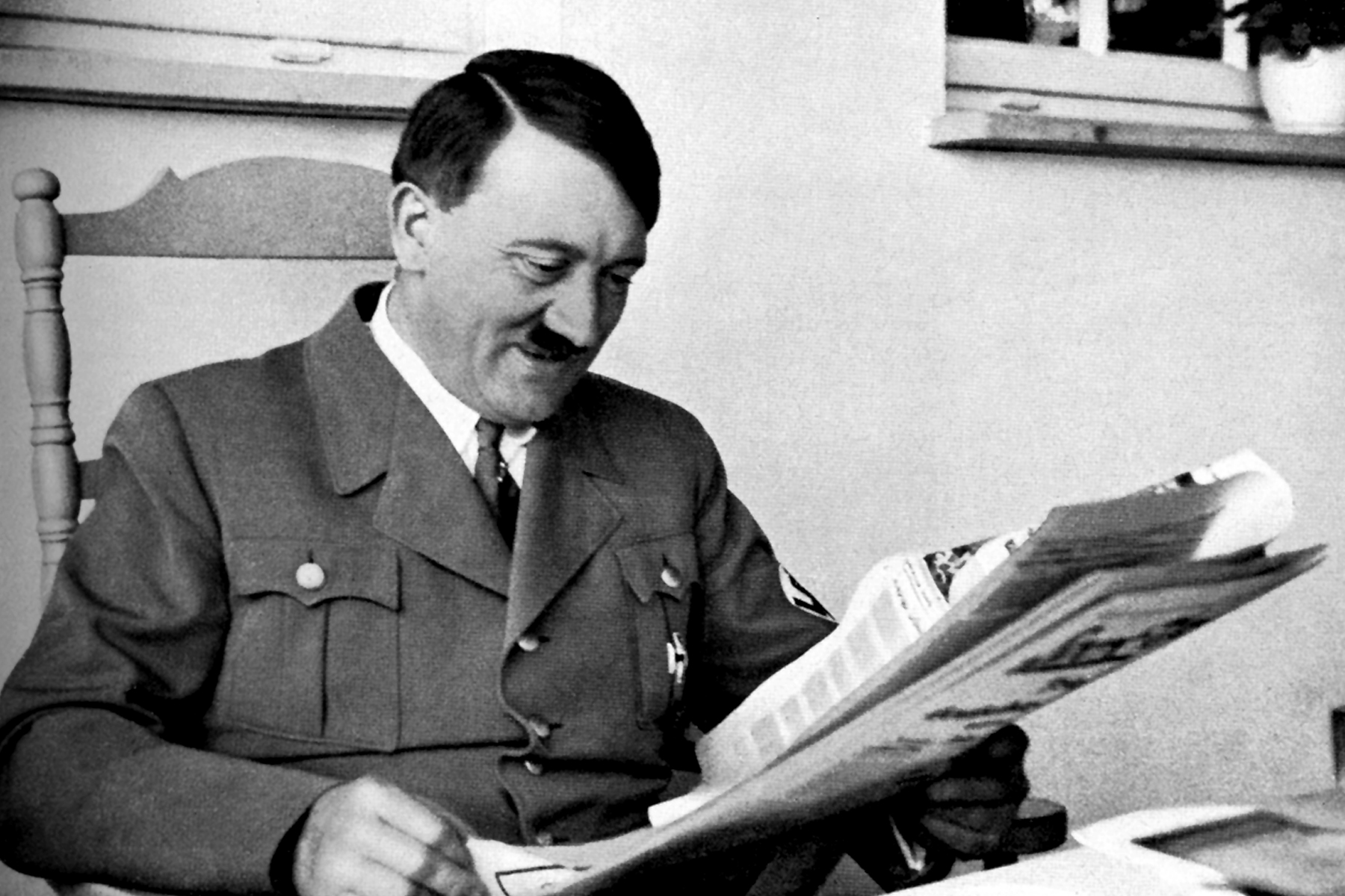 Hitler az erkölcsi fertő megszüntetésével indokolta a hosszú kések  éjszakáját - Blikk