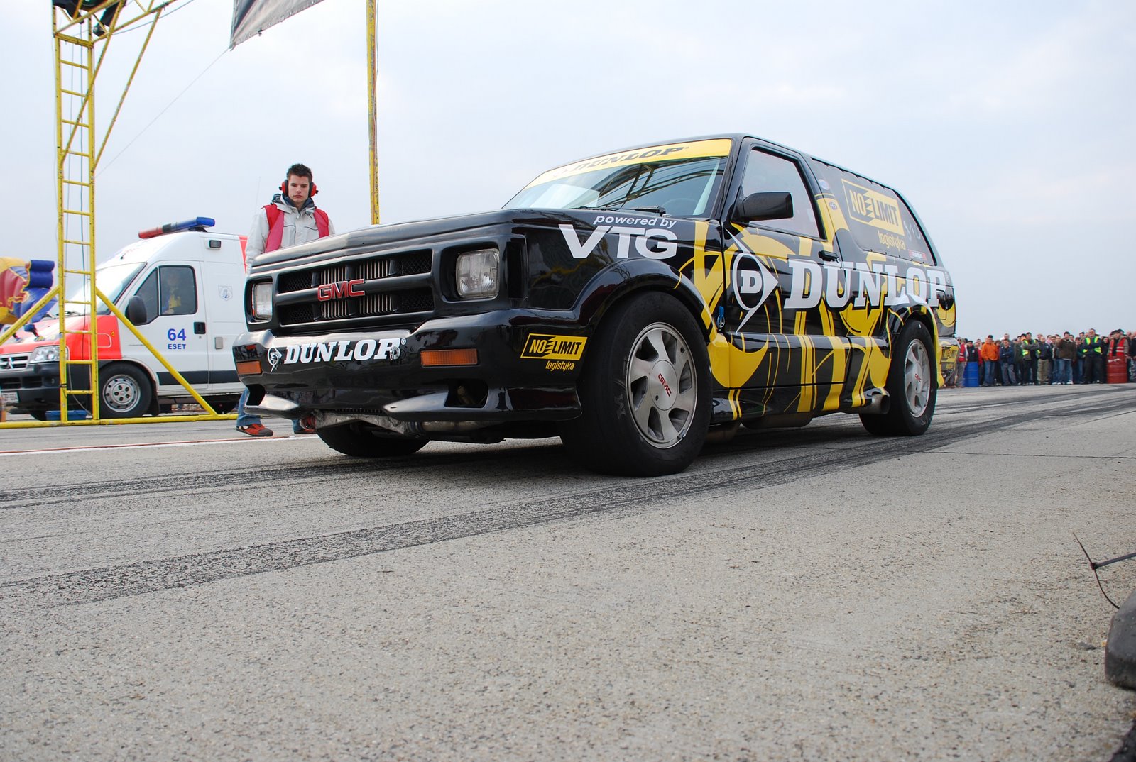 Czas 8,88 sekundy i wyrównany rekord życiowy - to wyniki, jakie wykręcił Marcin Blauth za sterem GMC Typhoon w finale zawodów o puchar Polski na ćwierć mili. Kierowca Dunlop Teamu utarł nosa najlepszym z najlepszych - wygrał w klasie King of Race