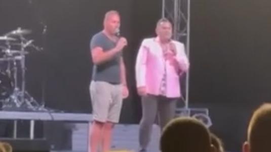Ittasan állt színpadra és káromkodott a győri képviselő, Hajtó Péter: „Követtem el bűnöket, f***om tudja, hányat” – videó
