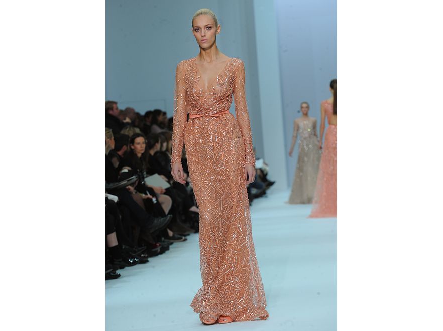 Anja Rubik na pokazie Elie Saab w ramach tygodnia mody haute couture w Paryżu