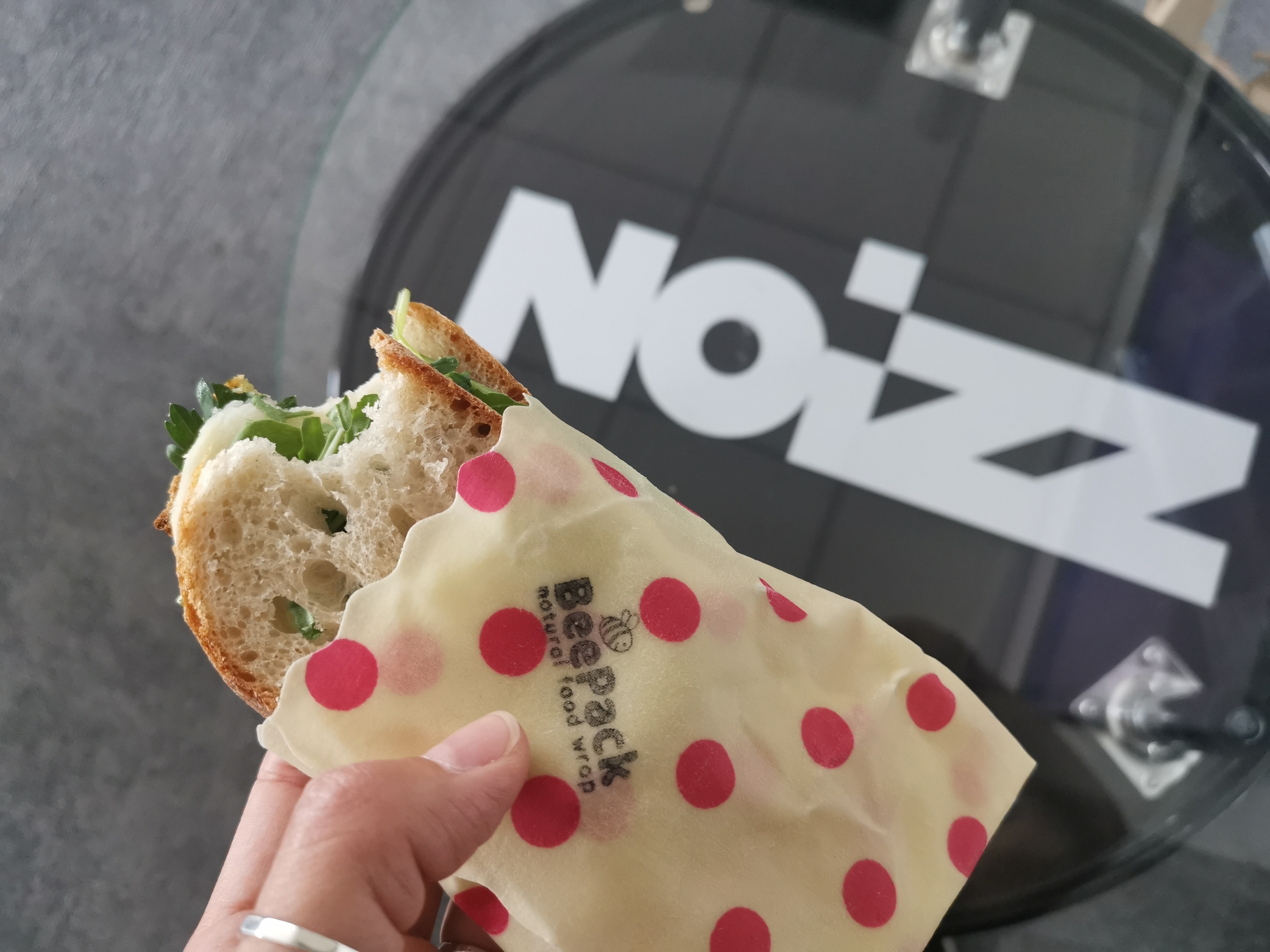 Woskowijki ekologiczny sposób na pakowanie kanapek i przechowywanie  żywności - Noizz