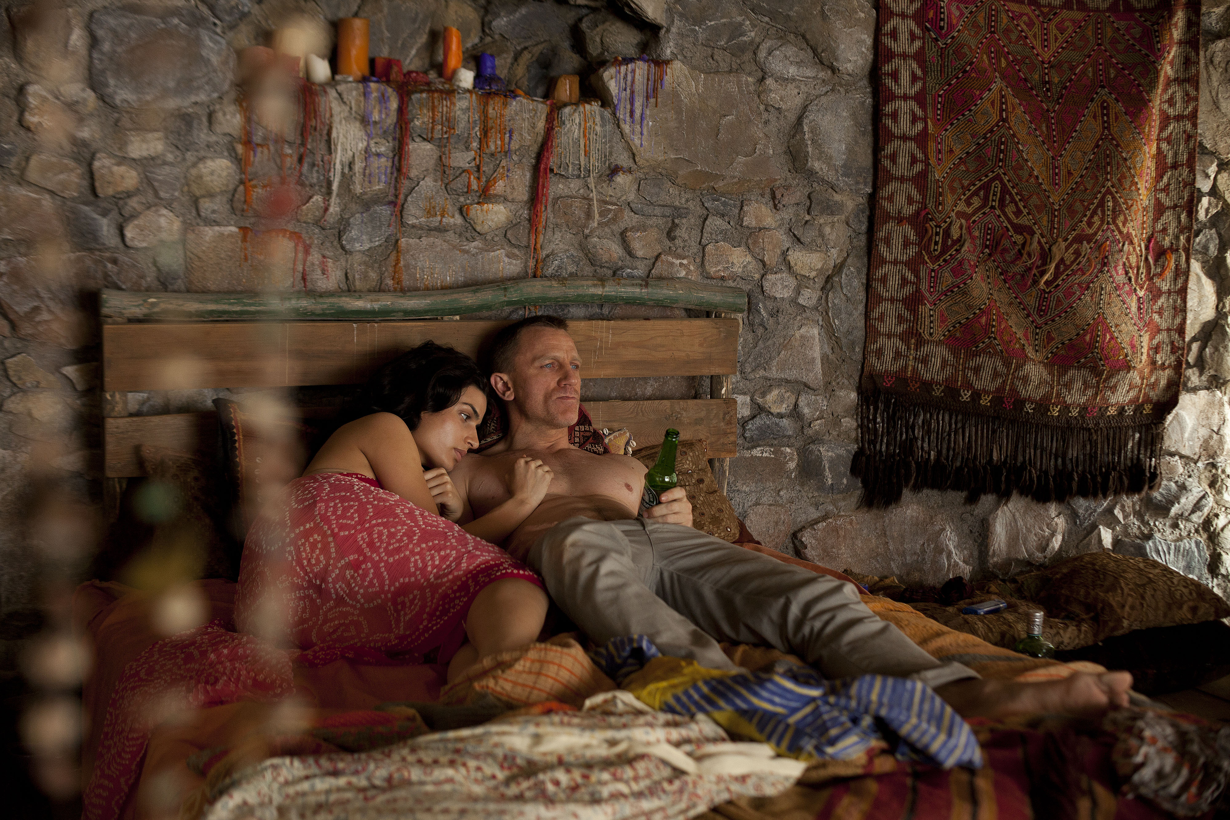 Tonia Sotiropoulou i Daniel Craig w filmie