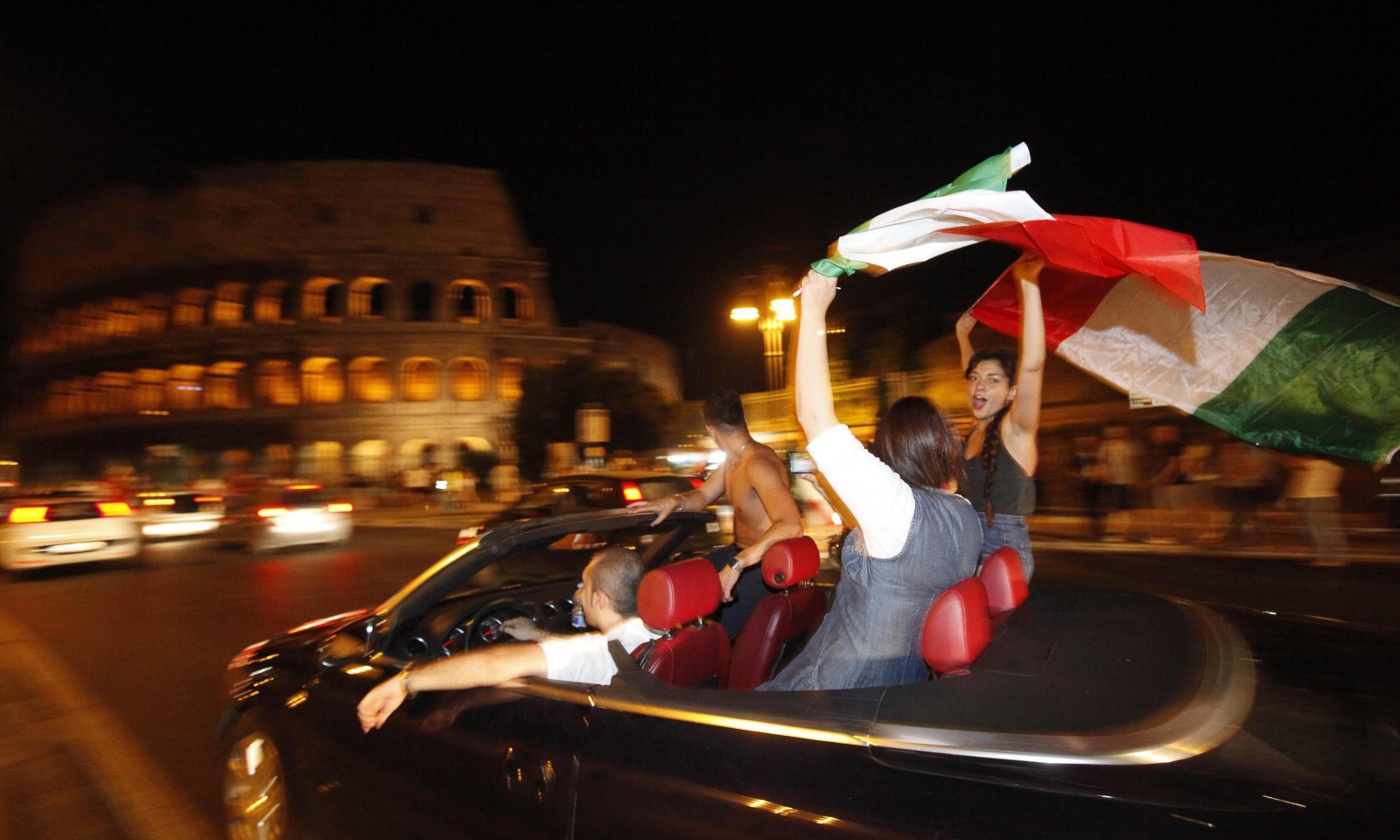 Radość mieszkańców Rzymu z awansu do finału Euro 2012