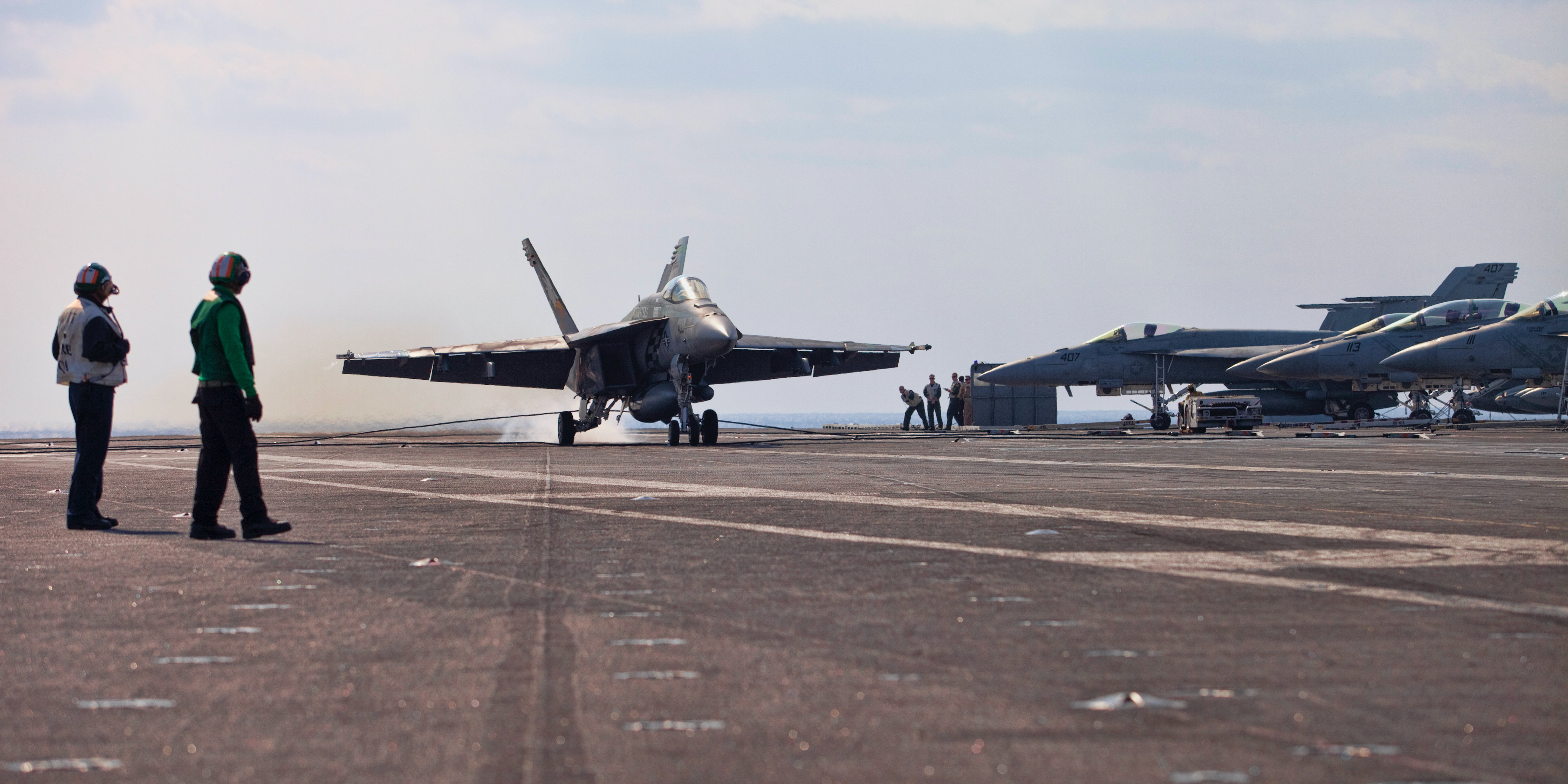 Guy „Bus” Snodgrass, ląduje F/A-18E Super Hornet na pokładzie USS Ronald Reagan, 2016 r.