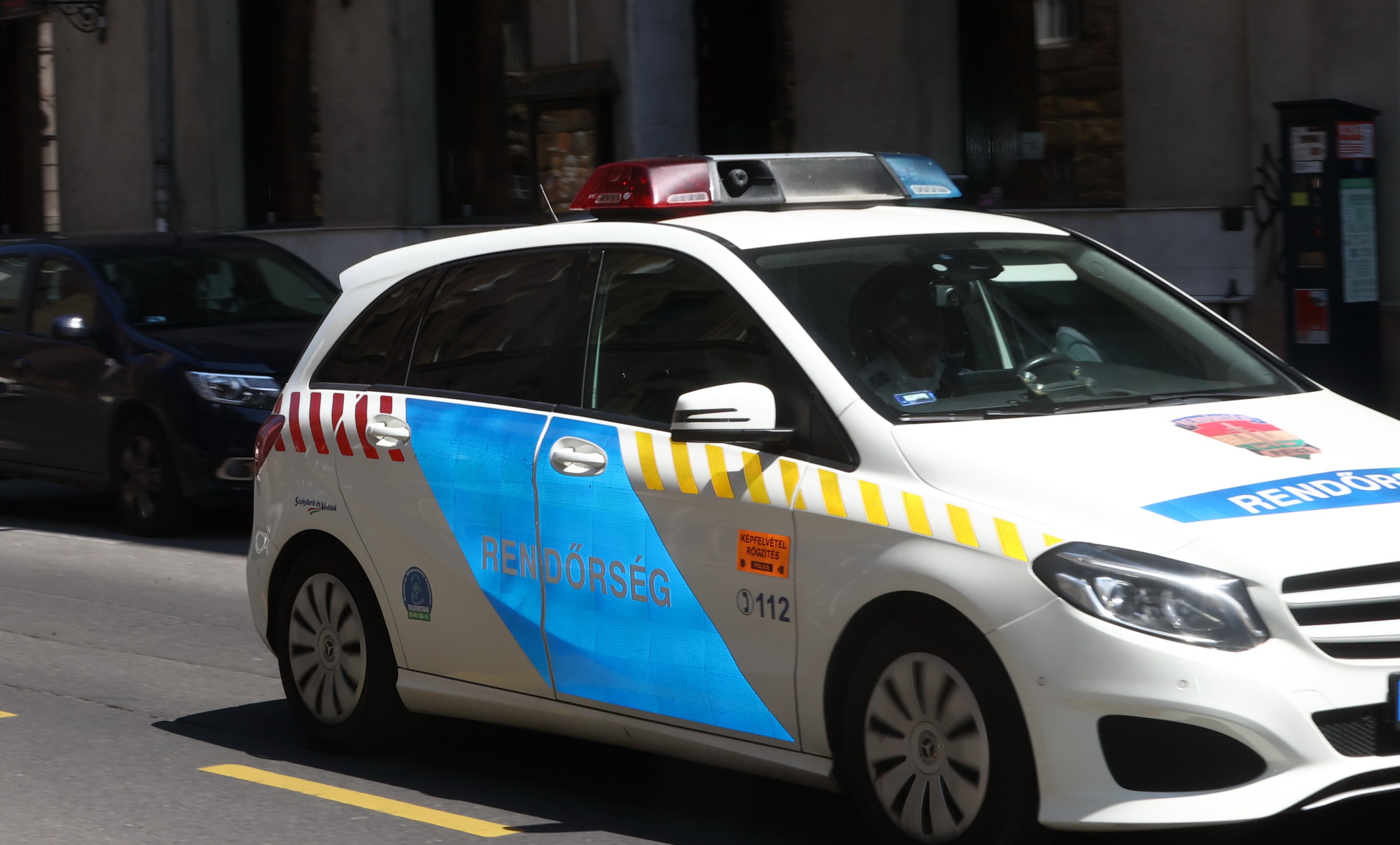 Élő adásban, ordítva üzente a rendőröknek egy szombathelyi férfi: "Kapjatok el!" - A rendőrök reakciója sem maradt el