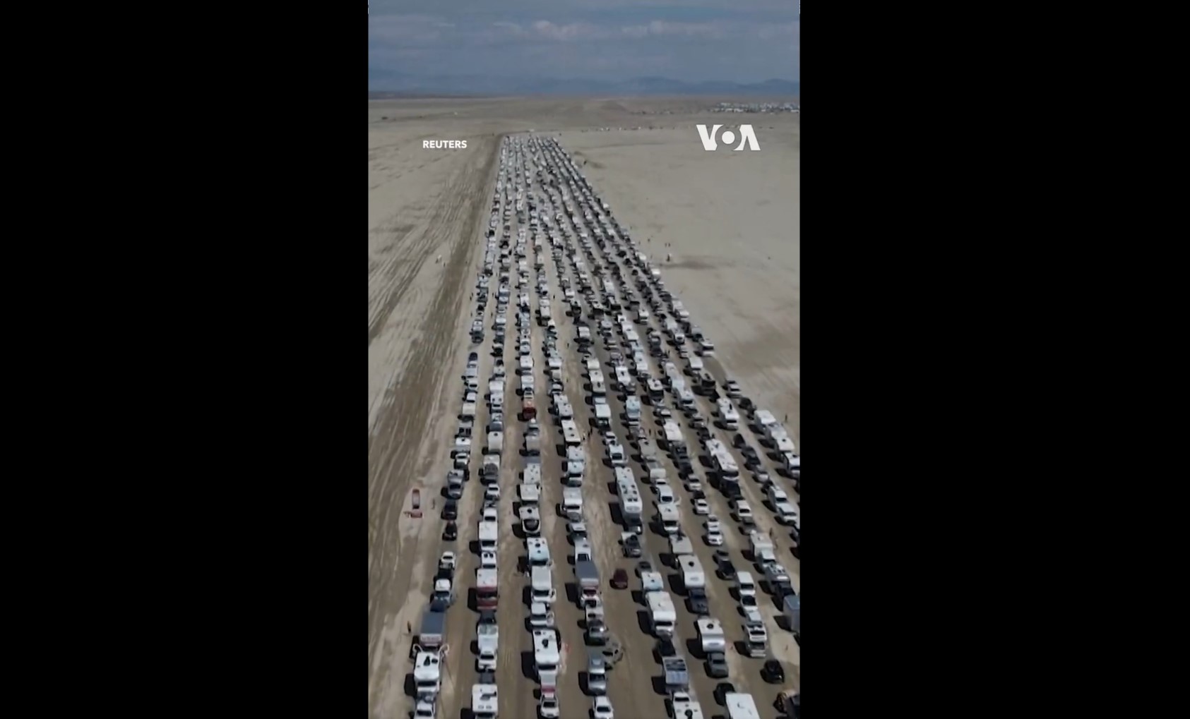 Napok után szabadultak ki a sártengerből a halálos áldozatot követelő fesztivál vendégei: döbbenetes kocsisor állt az autópálya felé - videó