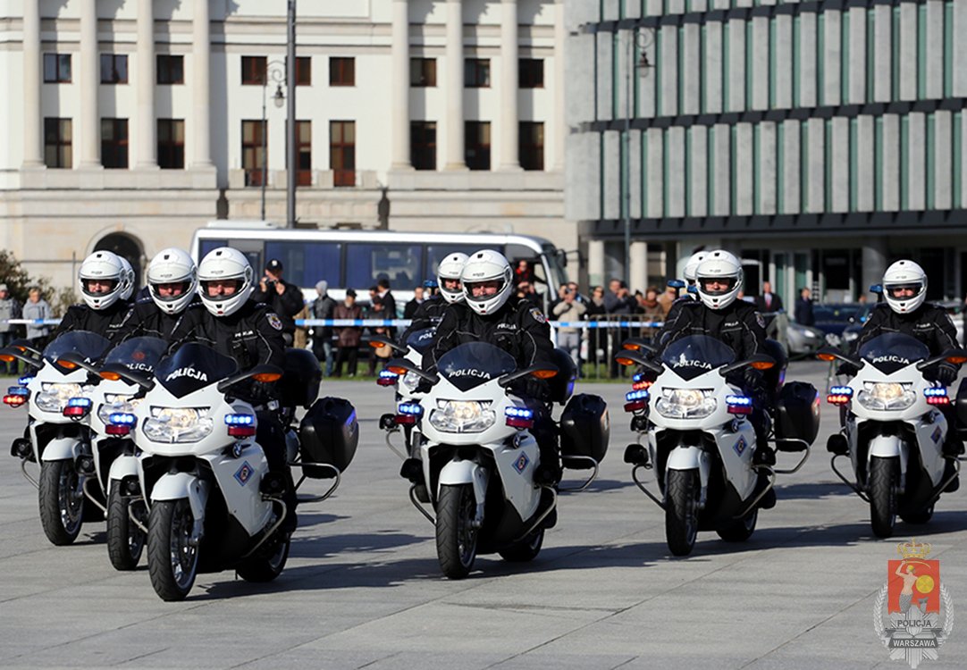 Motocyklowa Asysta Honorowa eskortuje przejazd najważniejszych głów państw, papieża czy przedstawicieli oficjalnych delegacji zagranicznych. Do MAH-u wybierani są najlepsi funkcjonariusze. Ich perfekcyjnie wykonywane manewry to efekt regularnych ćwiczeń i wielu godzin spędzonych na motocyklu. MAH w Warszawie był powoływany w tym roku m.in. do zaprzysiężenia prezydenta elekta czy uroczystości związanych ze Świętem Wojska Polskiego.