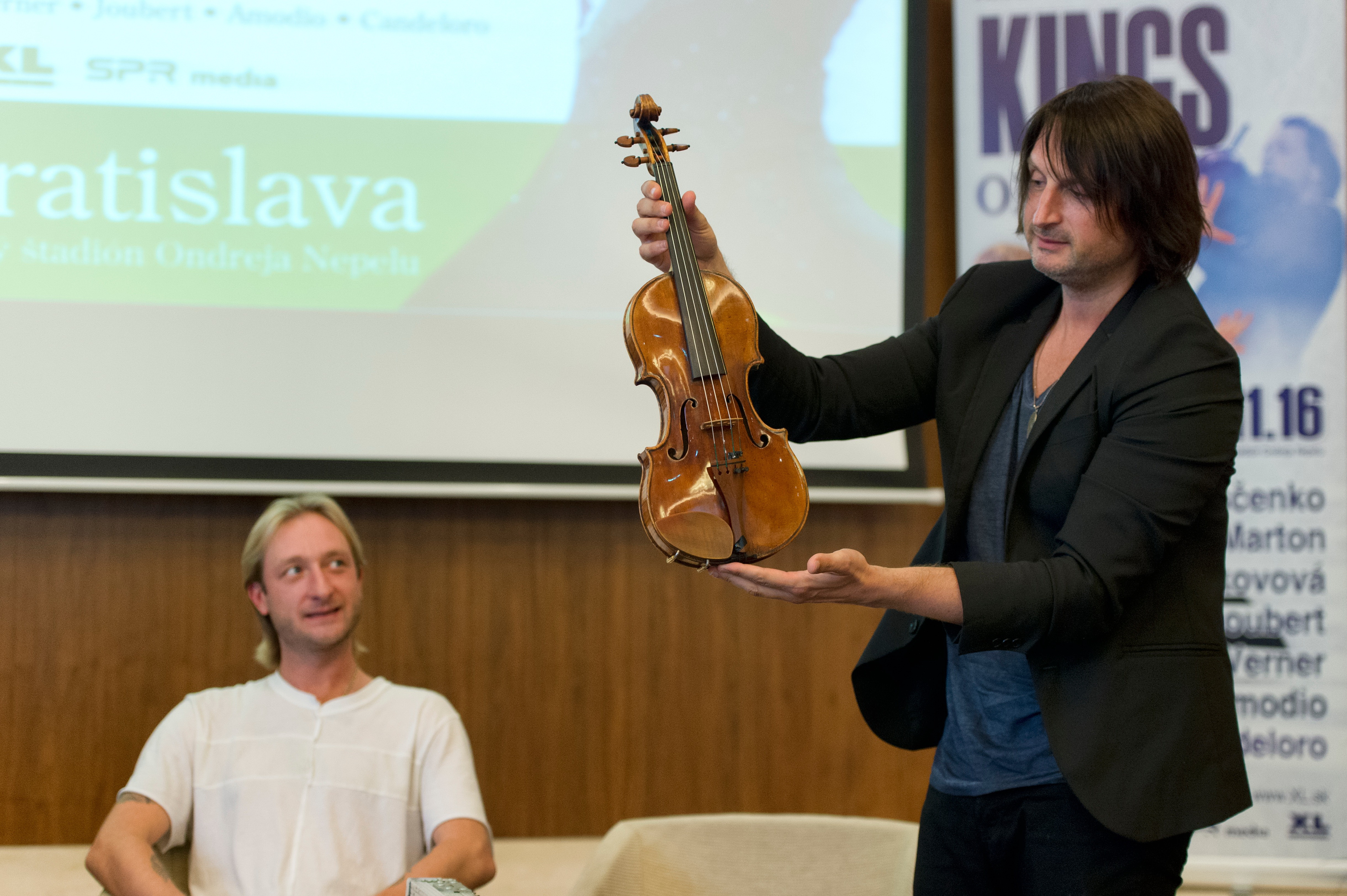 Betörők ébresztették Edvin Martont - Őrizetlenül maradt a 2 milliárdos  Stradivari hegedű - Blikk