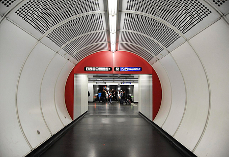 Ön magára varratná a „klímajegy” szót egy éves országbérletért? Ausztriában annyira felpörgött az akció, hogy tetoválóműhellyel járták a nyári fesztiválokat – Szavazzon!